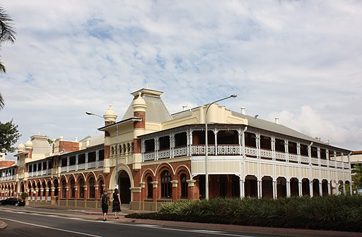 512px-Former_Queen&#39;s_Hotel,_The_Strand,_Townsville,_established_1872