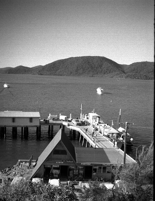 512px-69-05_North_27_Shute_Harbour,_Australia_1969_(51232297372)