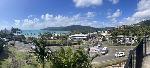 512px-Airlie_Beach_2023